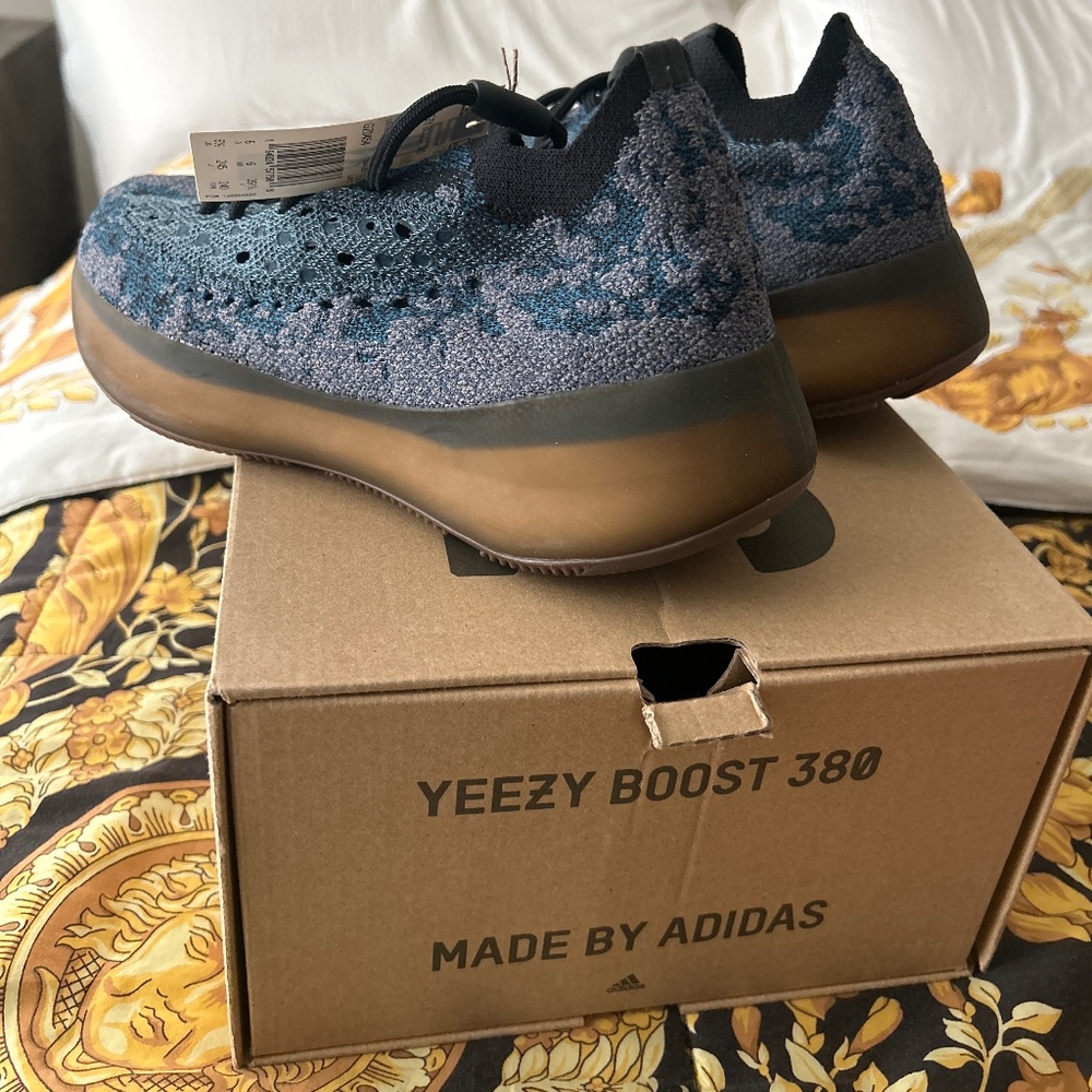 Yeezy boost 380